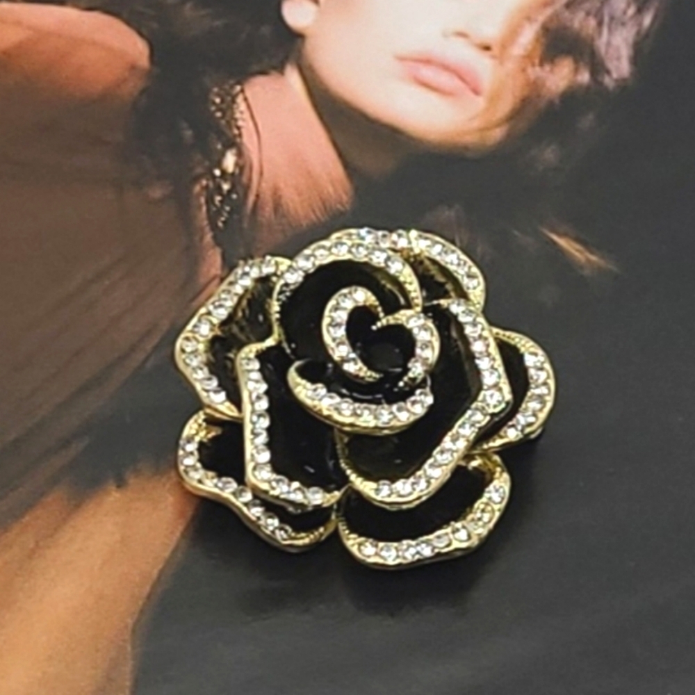Vintage Elegant Camellia European Style Black Crystal Floral Gold Brooch